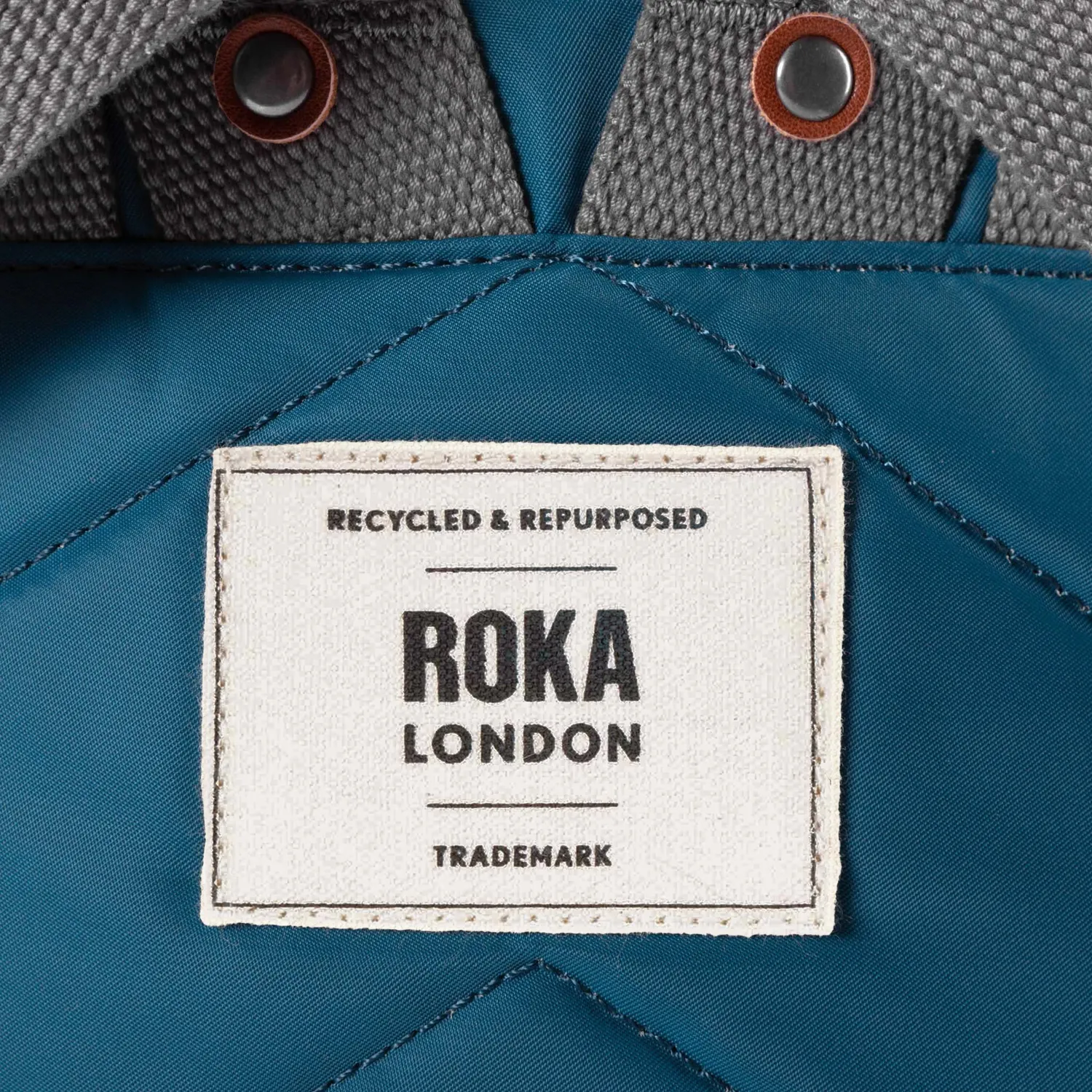 Roka London Canfield Medium rygsæk Marine 16,4 liter
