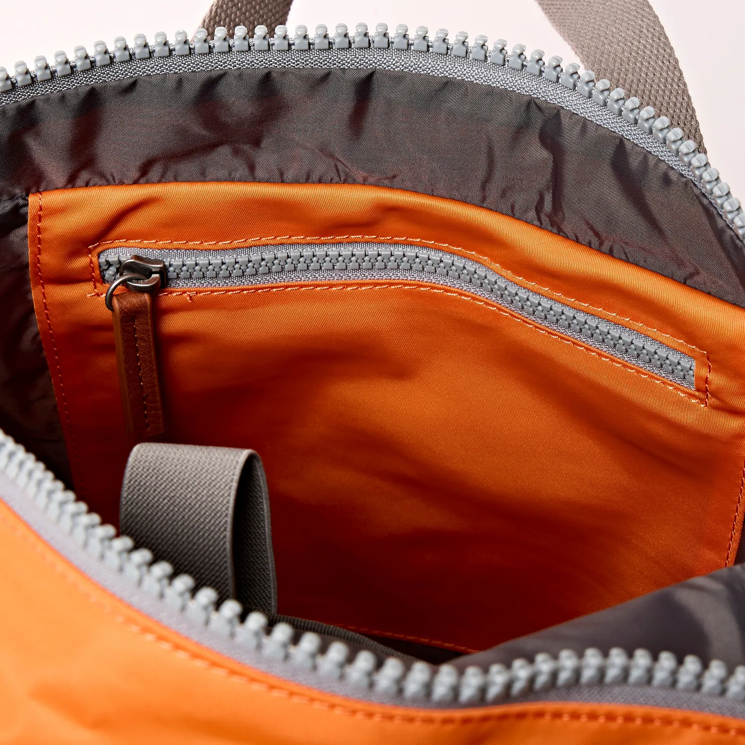 Roka London Canfield rygsæk Jaffa Orange 16,4 liter