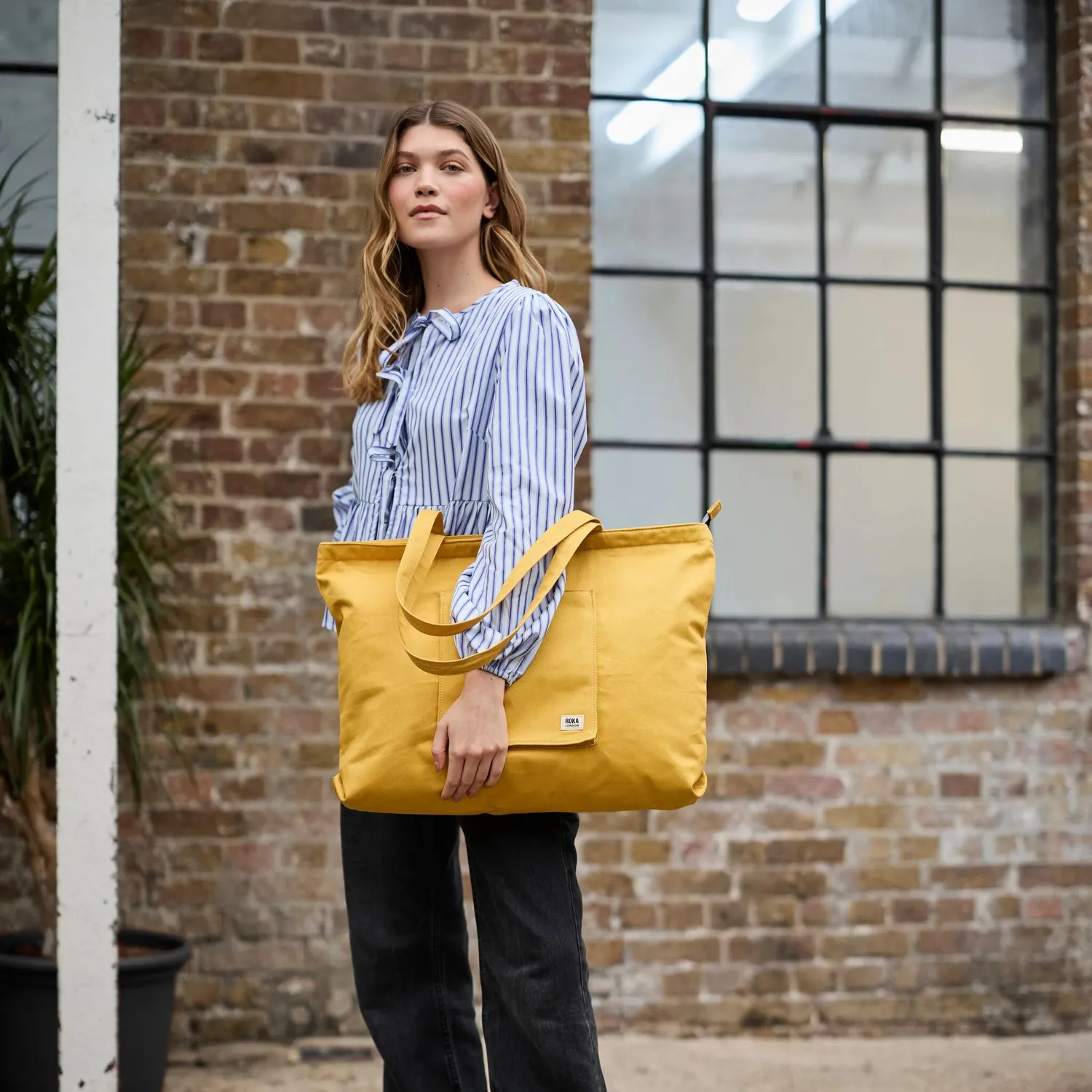 Roka Portobello tote Large passion fruit 19 liter