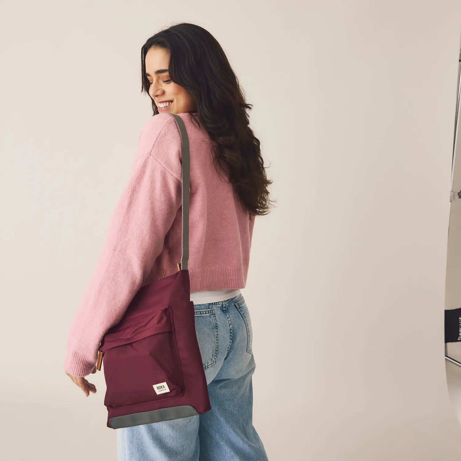 Roka London Kennington crossbody burnt blue vandafvisende