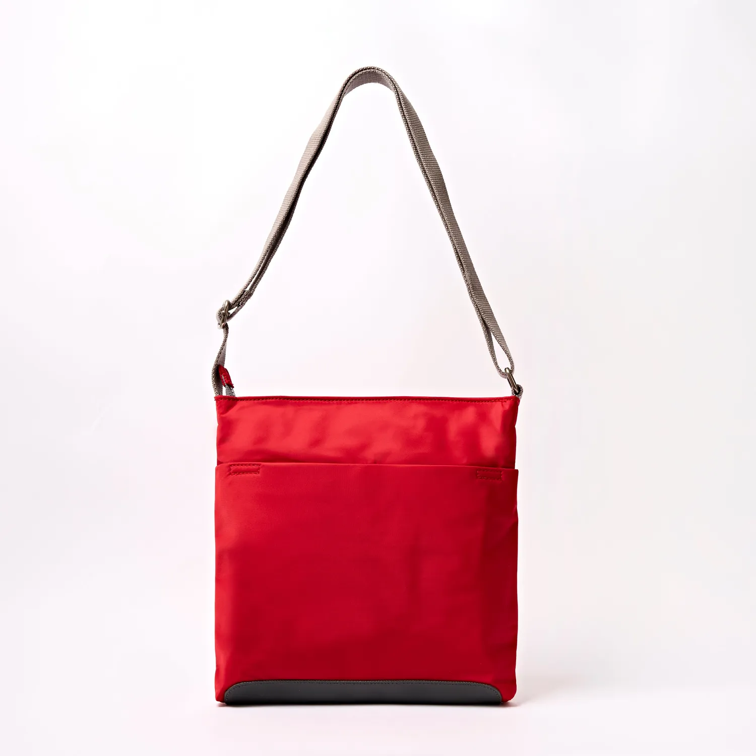 Roka London Kennington crossbodytaske Cranberry Stripe 2,7 liter