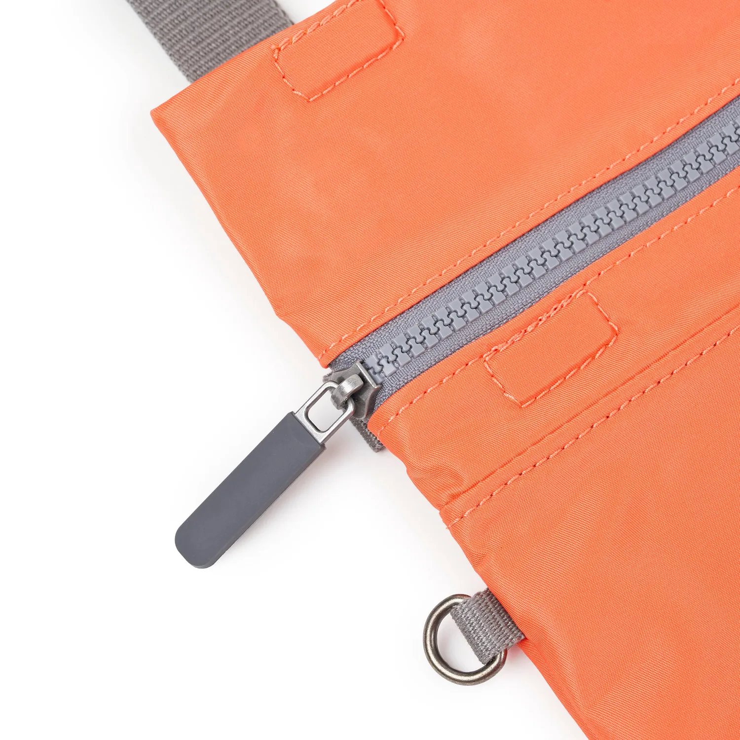 Roka London Stratford Small crossbodytaske firecracker