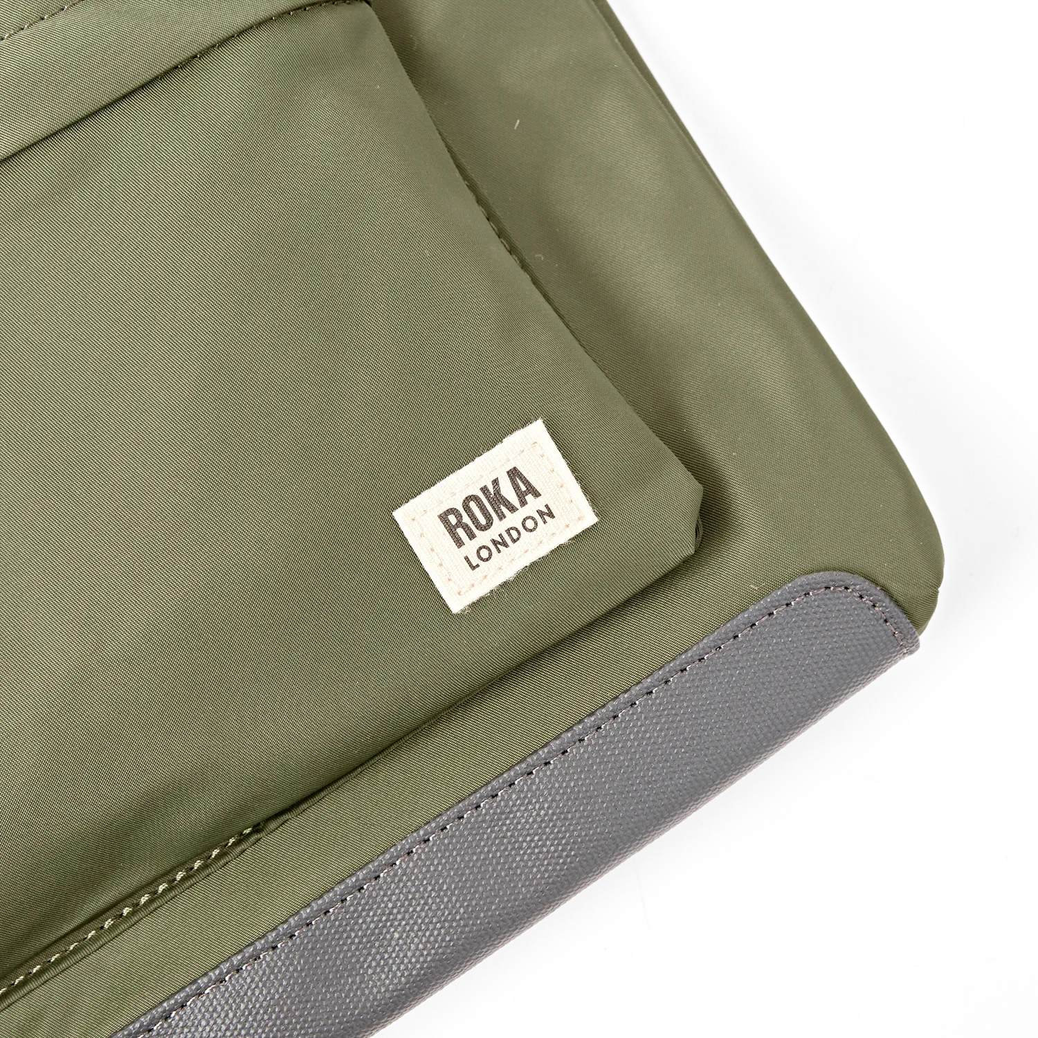 Roka Kennington crossbody taske Medium chive vejrbestandig