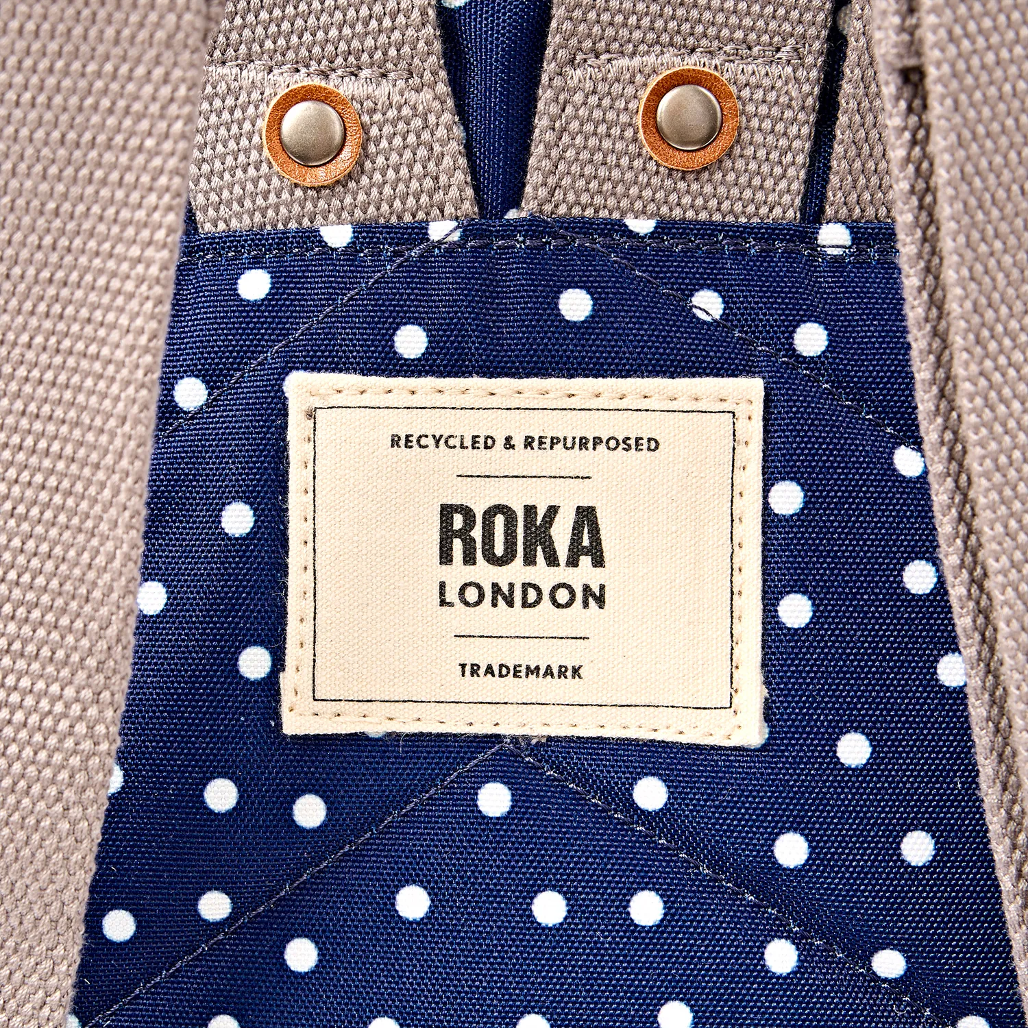 Roka London Canfield Navy Polka Dot rygsæk medium