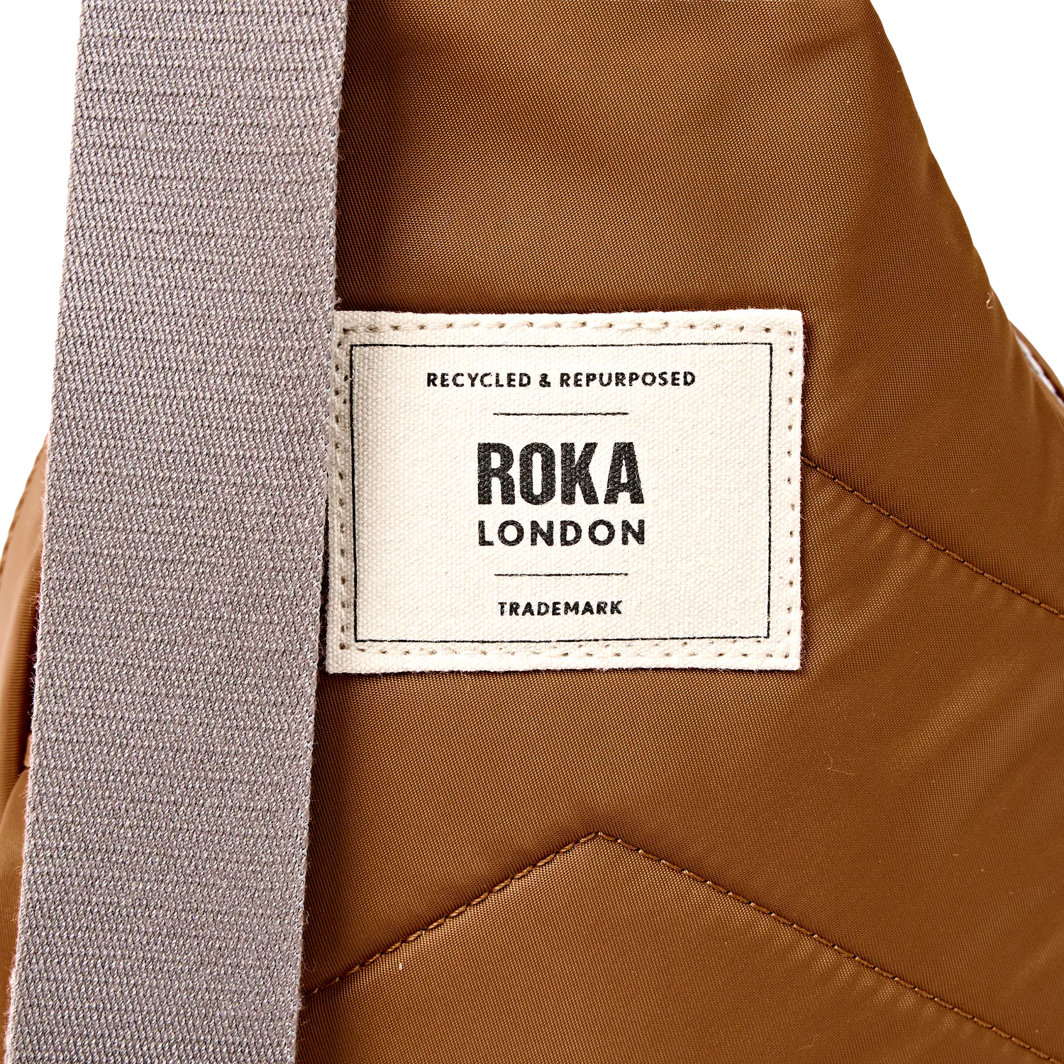 Roka London Willesden Large sling taske Biscuit 5 liter