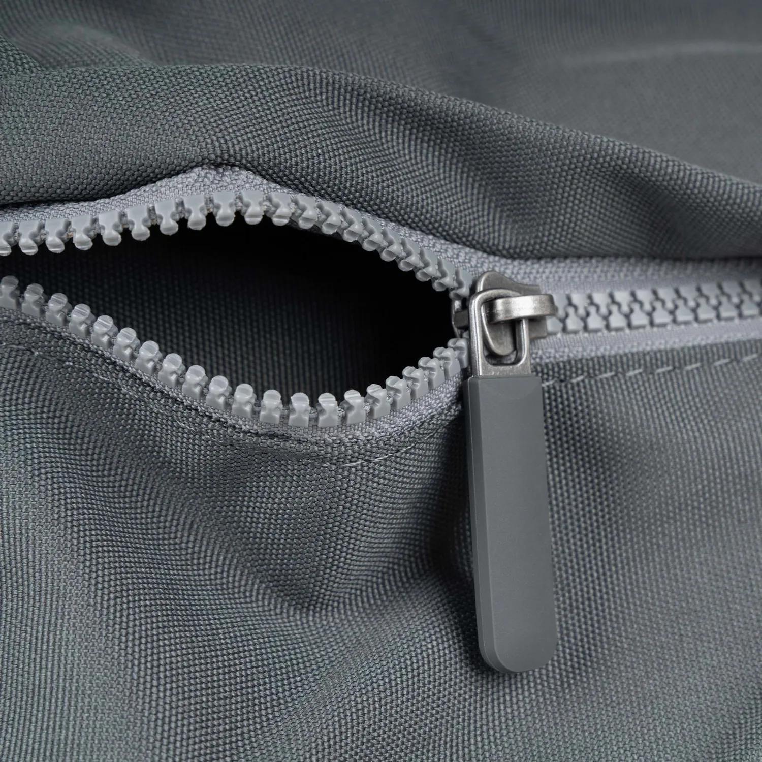 Roka London Trafalgar Smoke tote medium grå laptop