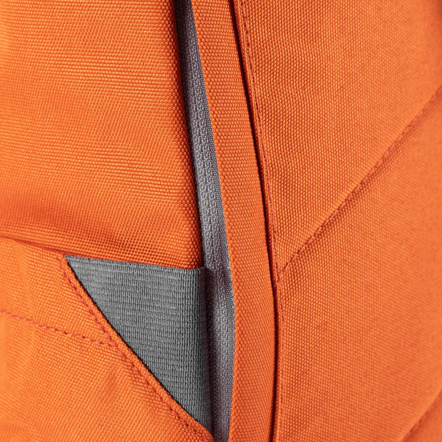 Roka London Finchley rygsæk Atomic Orange medium