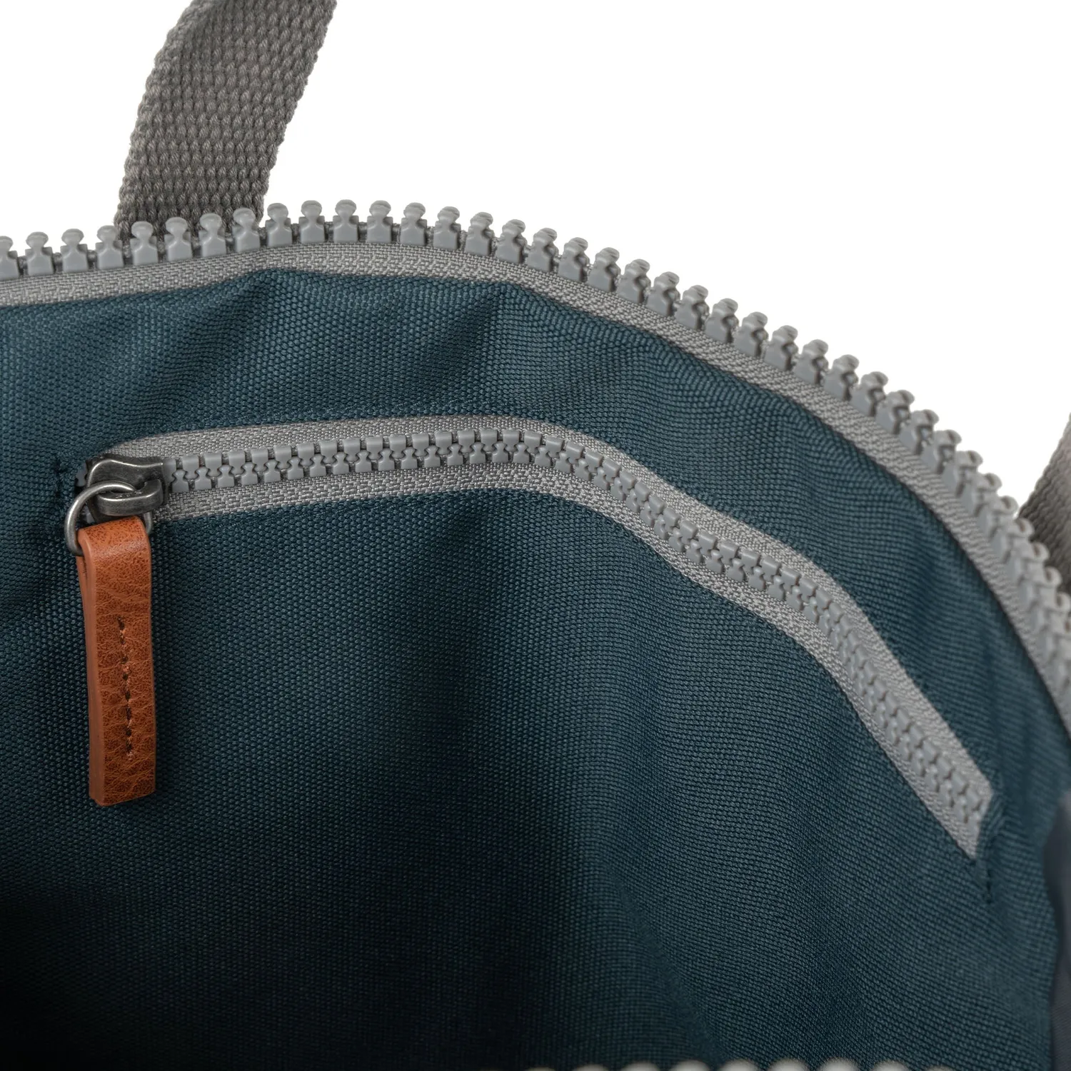 Roka London Finchley rygsæk Medium grå 15" laptop