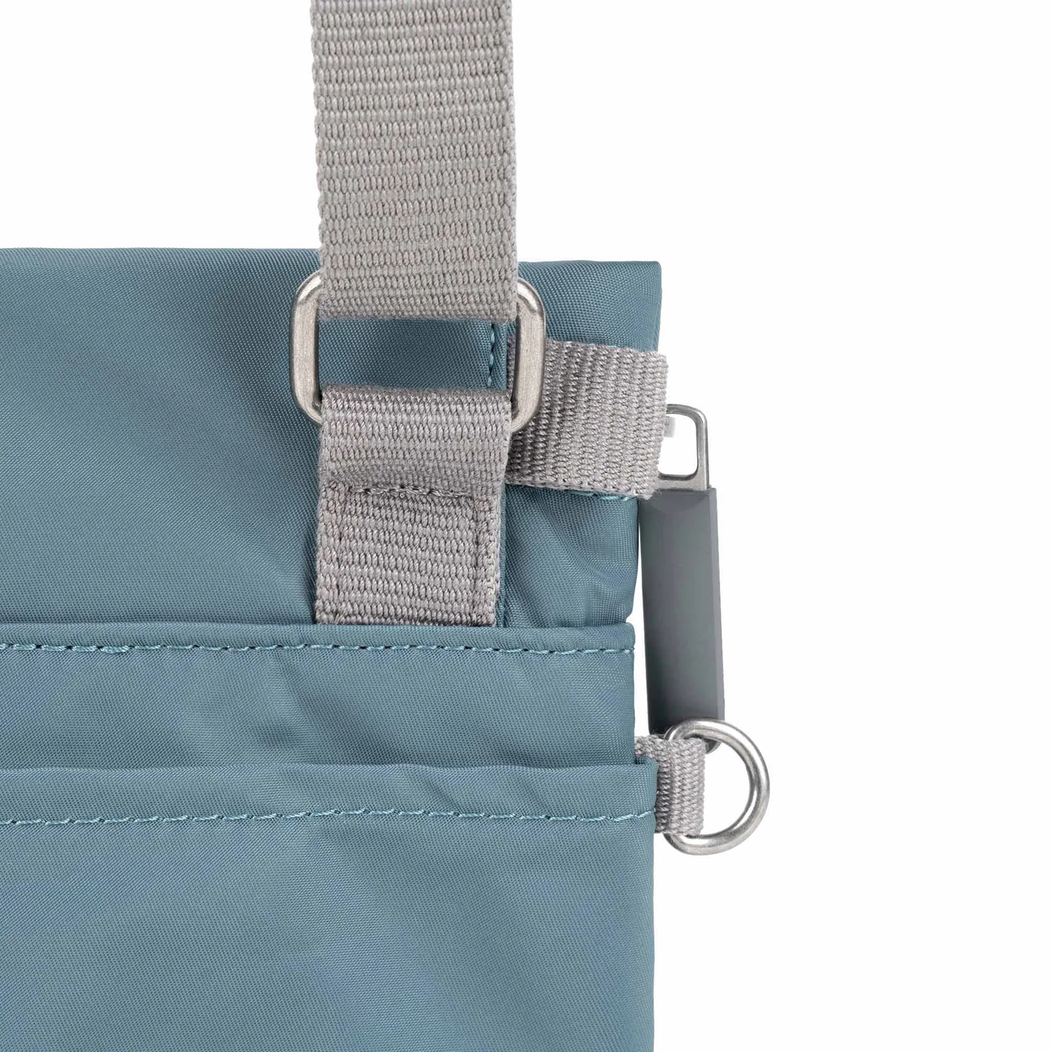 Roka London Stratford crossbody taske S airforce 0,5 liter