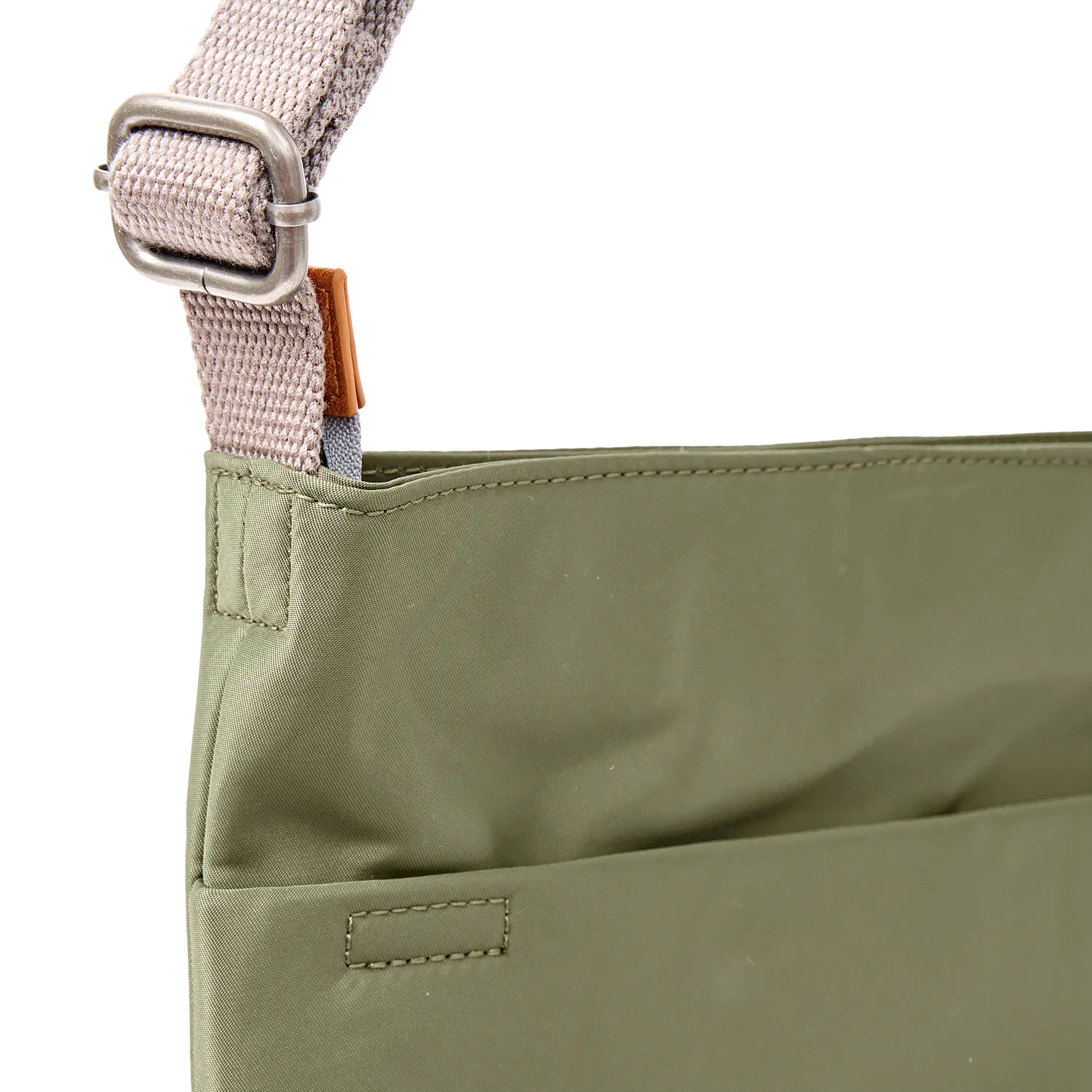 Roka Kennington crossbody taske Medium chive vejrbestandig