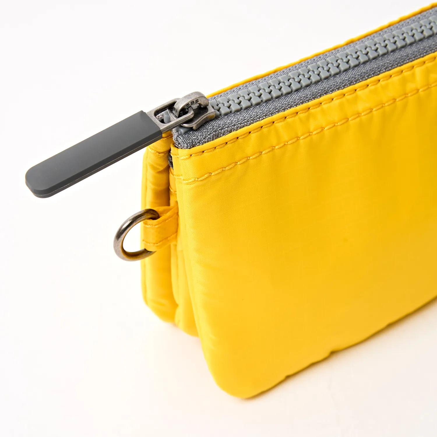 Roka London Carnaby pung passion fruit 0,2 liter