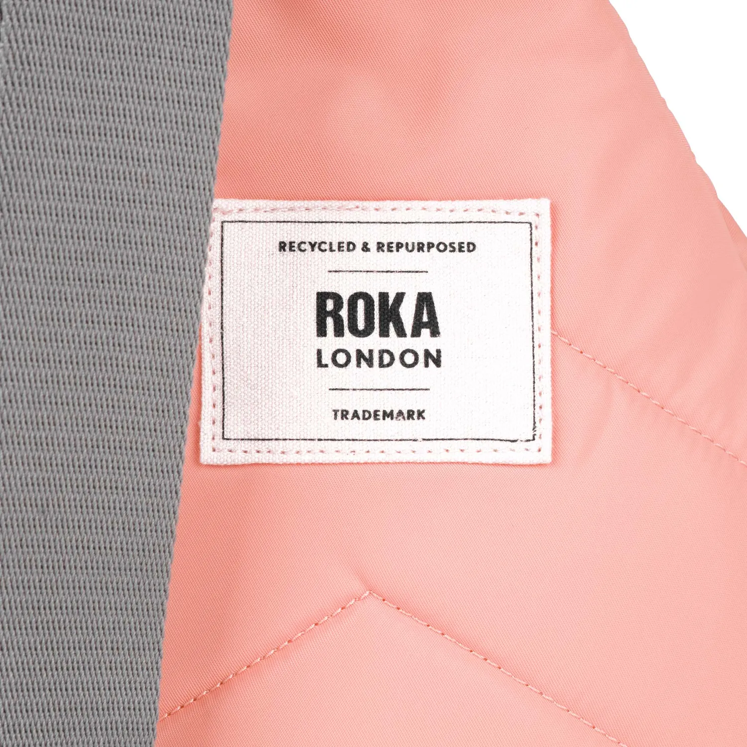 Roka London Willesden Sling taske Punch Large vegansk