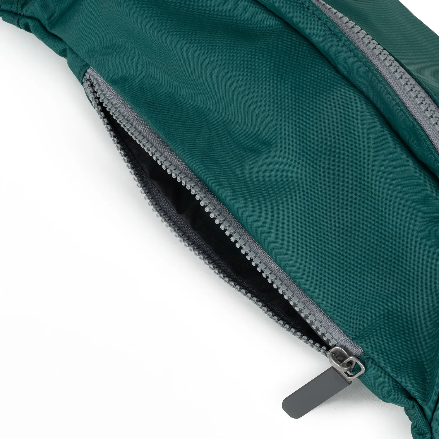 Roka London Jubilee Medium bæltetaske Teal 3,2 liter