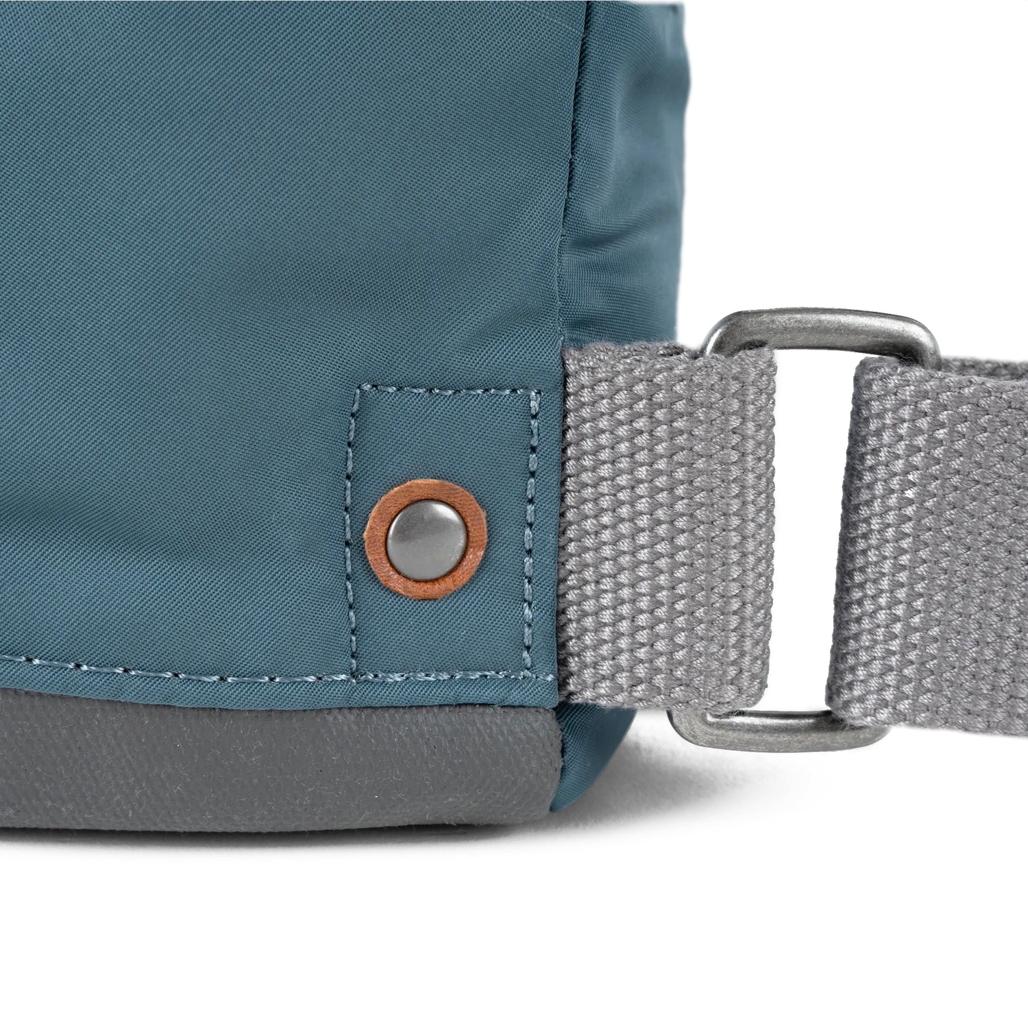 Roka London Bantry rygsæk Medium airforce 14,4 liter