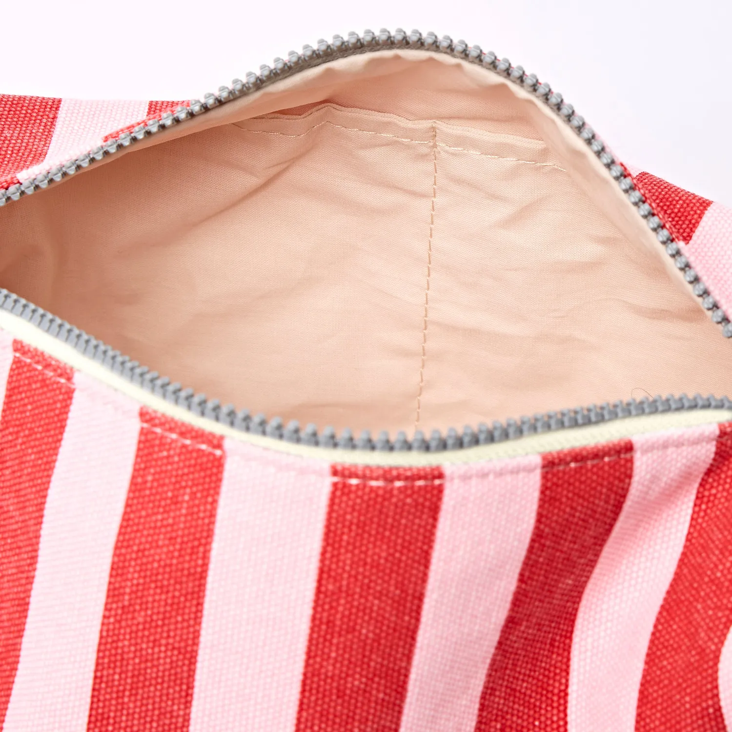Roka Maygrove toilettaske Strawberry Stripe Small 4,8 liter