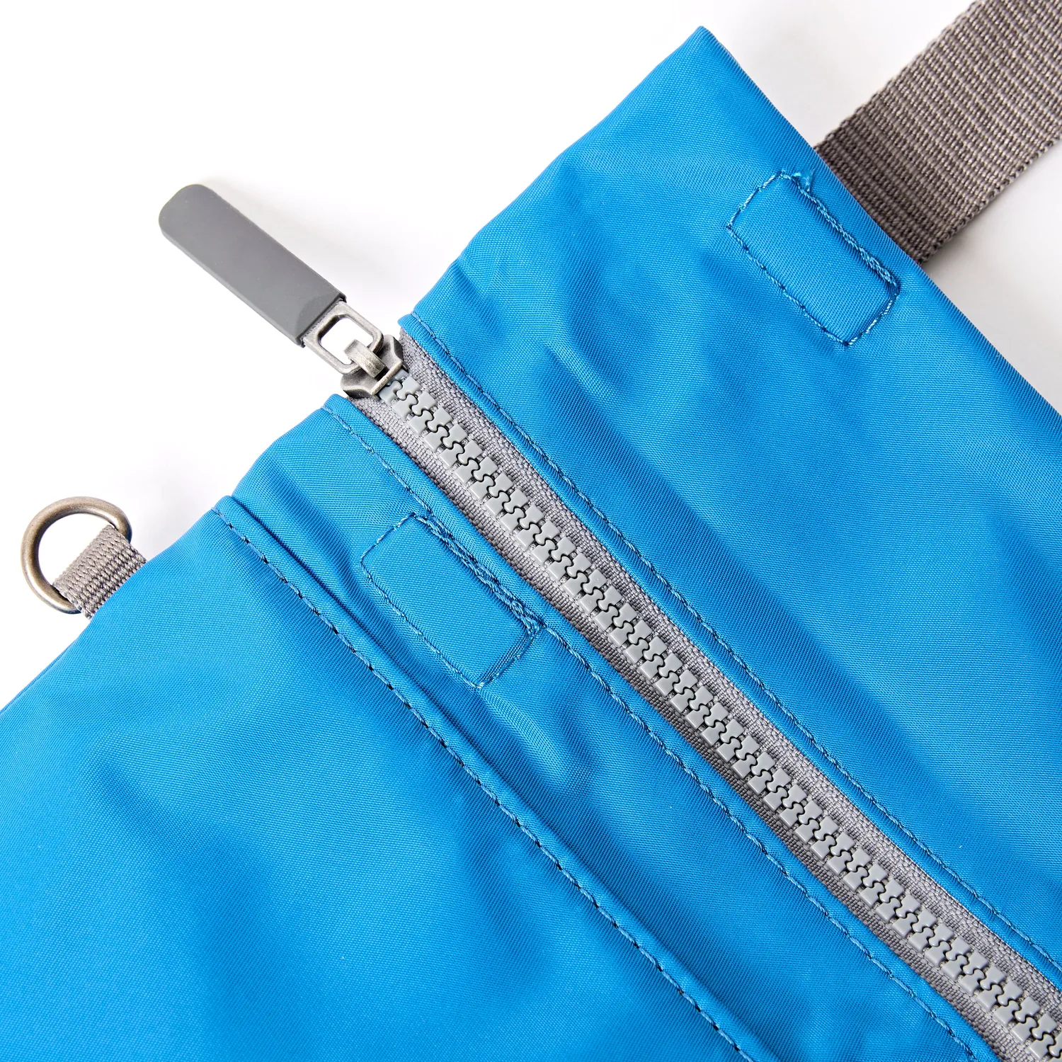 Roka London Stratford crossbody small malibu blue 0,5 liter