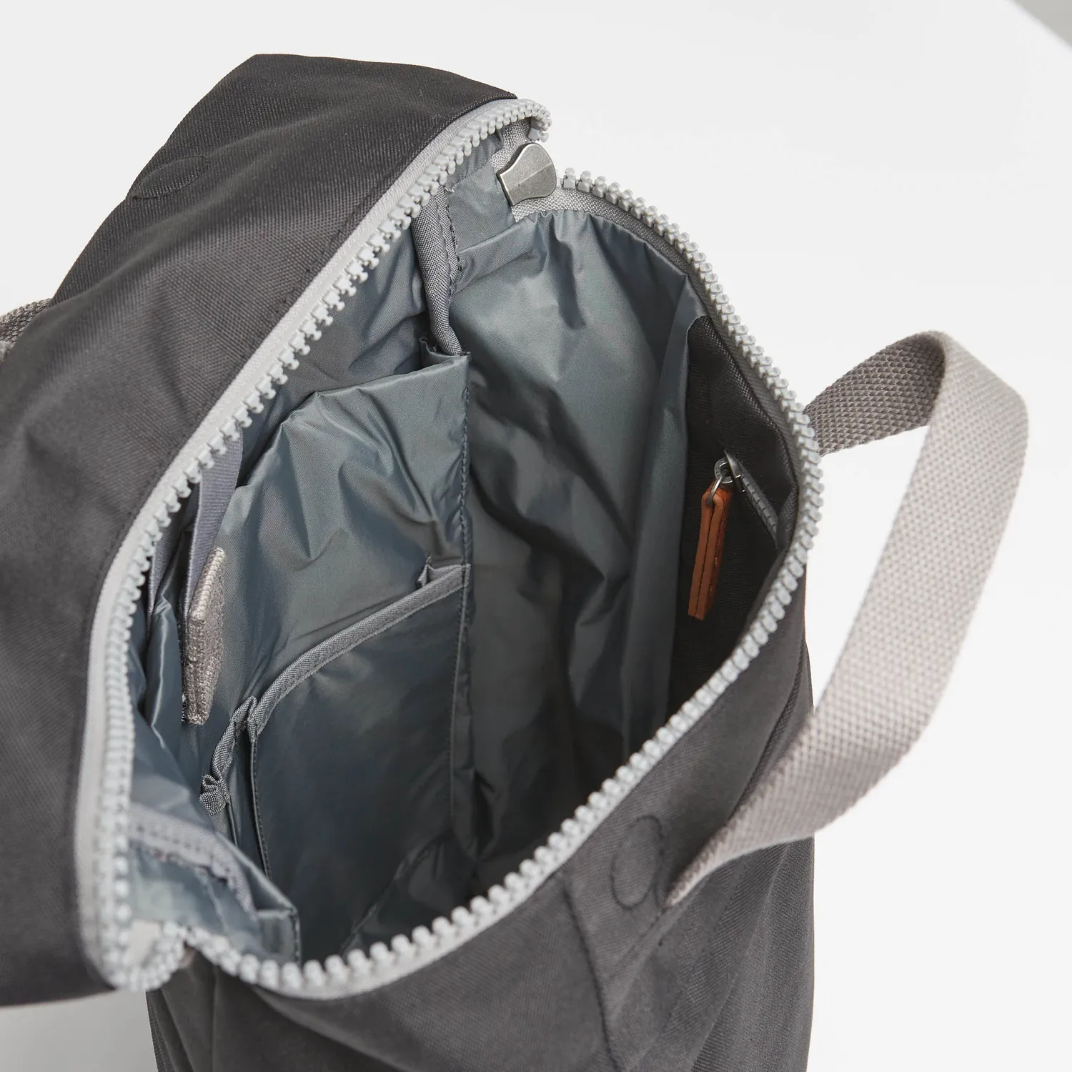Roka London Finchley rygsæk Ash Medium laptop