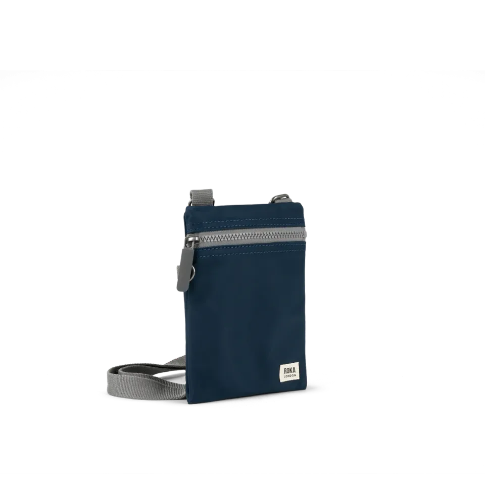 Roka London Chelsea Pocket Sling skuldertaske Midnight Small vejrbestandig