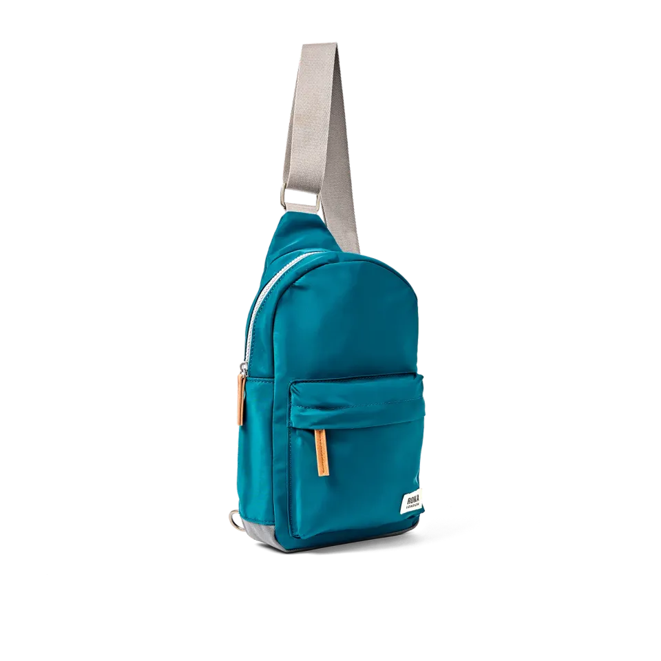 Roka London Willesden Large sling taske North Sea rummelig