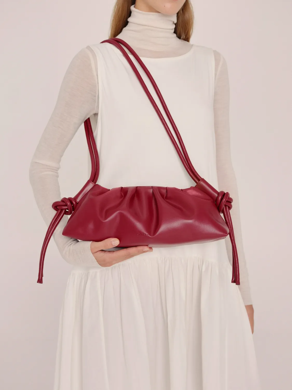 Ölend Dumpling Bag skuldertaske Cherry red vegansk læder