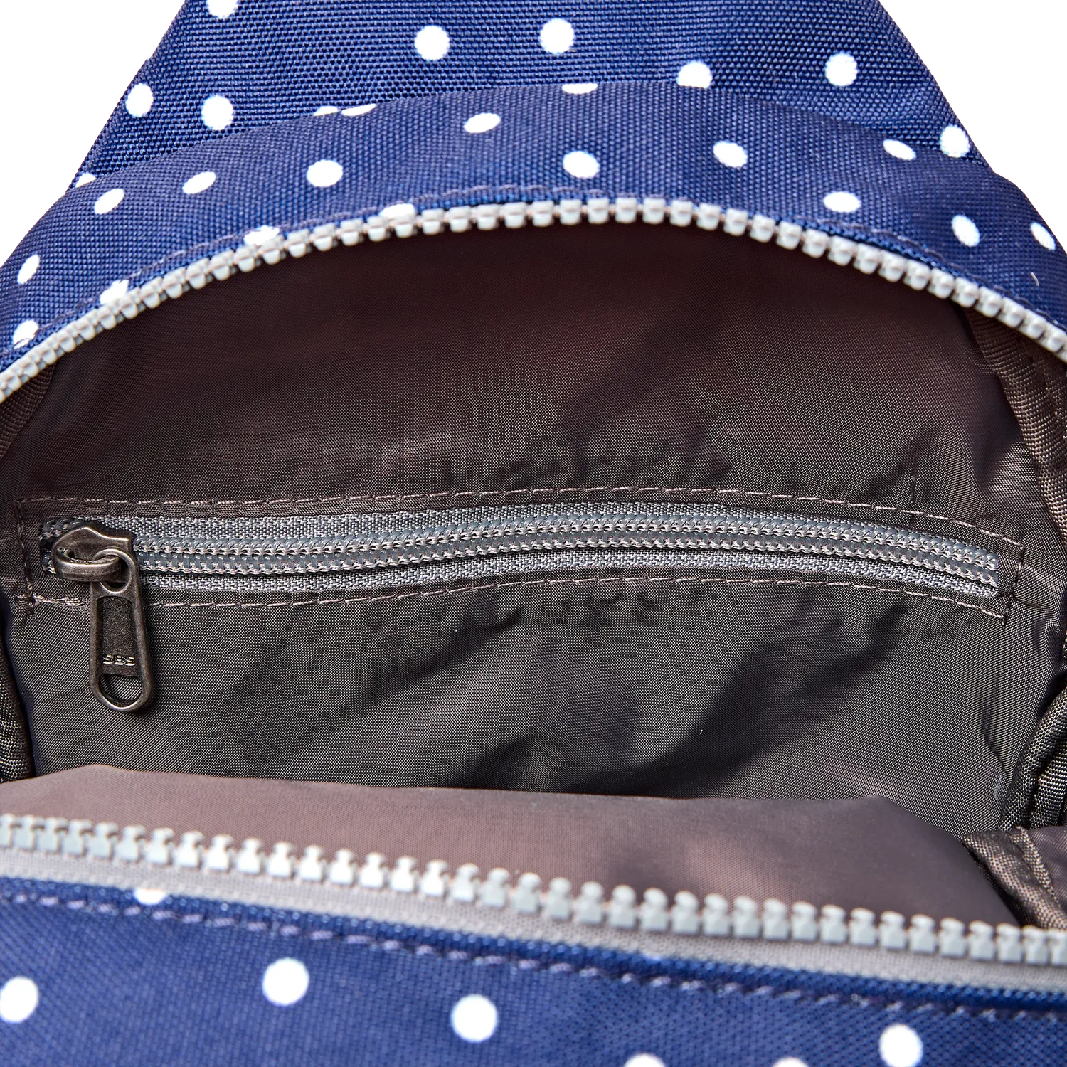 Roka Willesden crossbody taske navy prik Large med lynlås