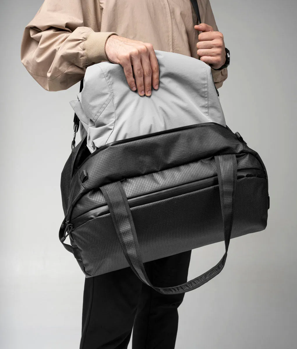 Alpaka Momentum Duffel duffelbag 35 liter sort