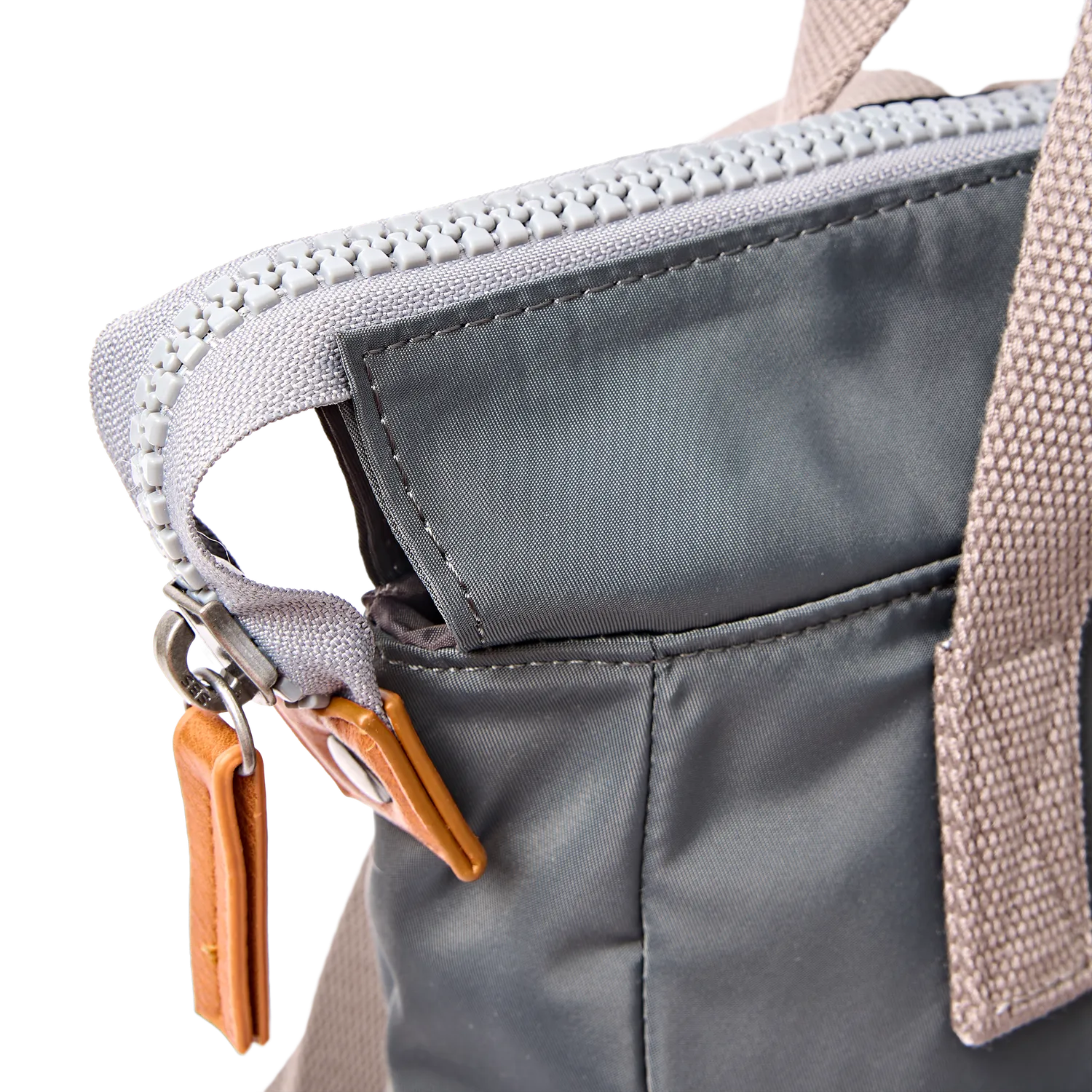 Roka London Bantry rygsæk beluga small 7,4 liter