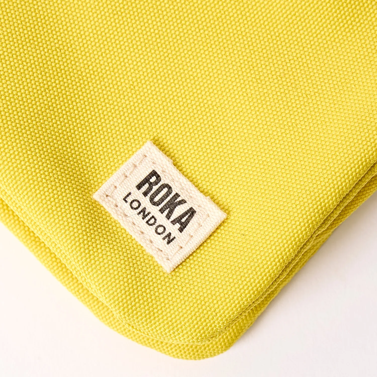 Roka London Carnaby Small pung passion fruit 0,2 liter
