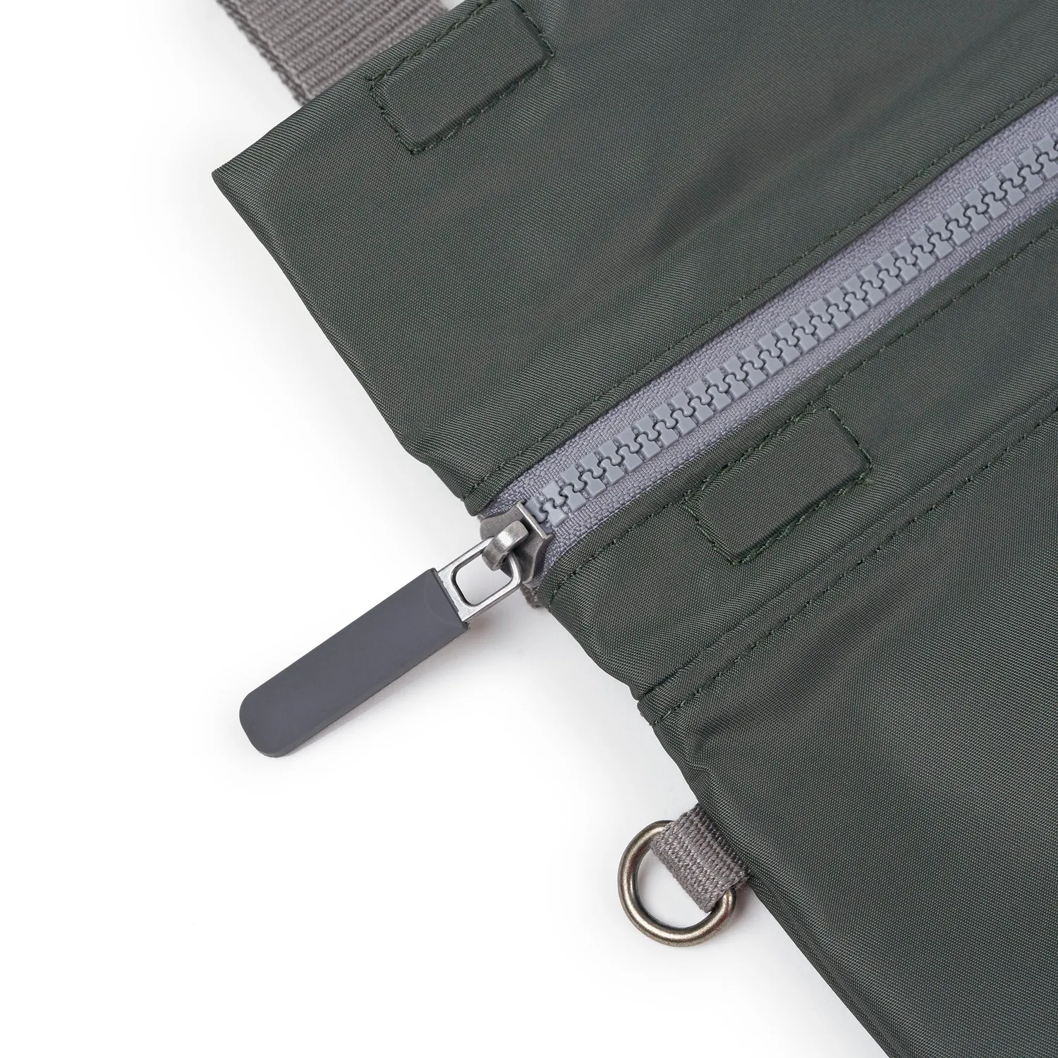 Roka London Stratford crossbody taske Small thyme roll-top