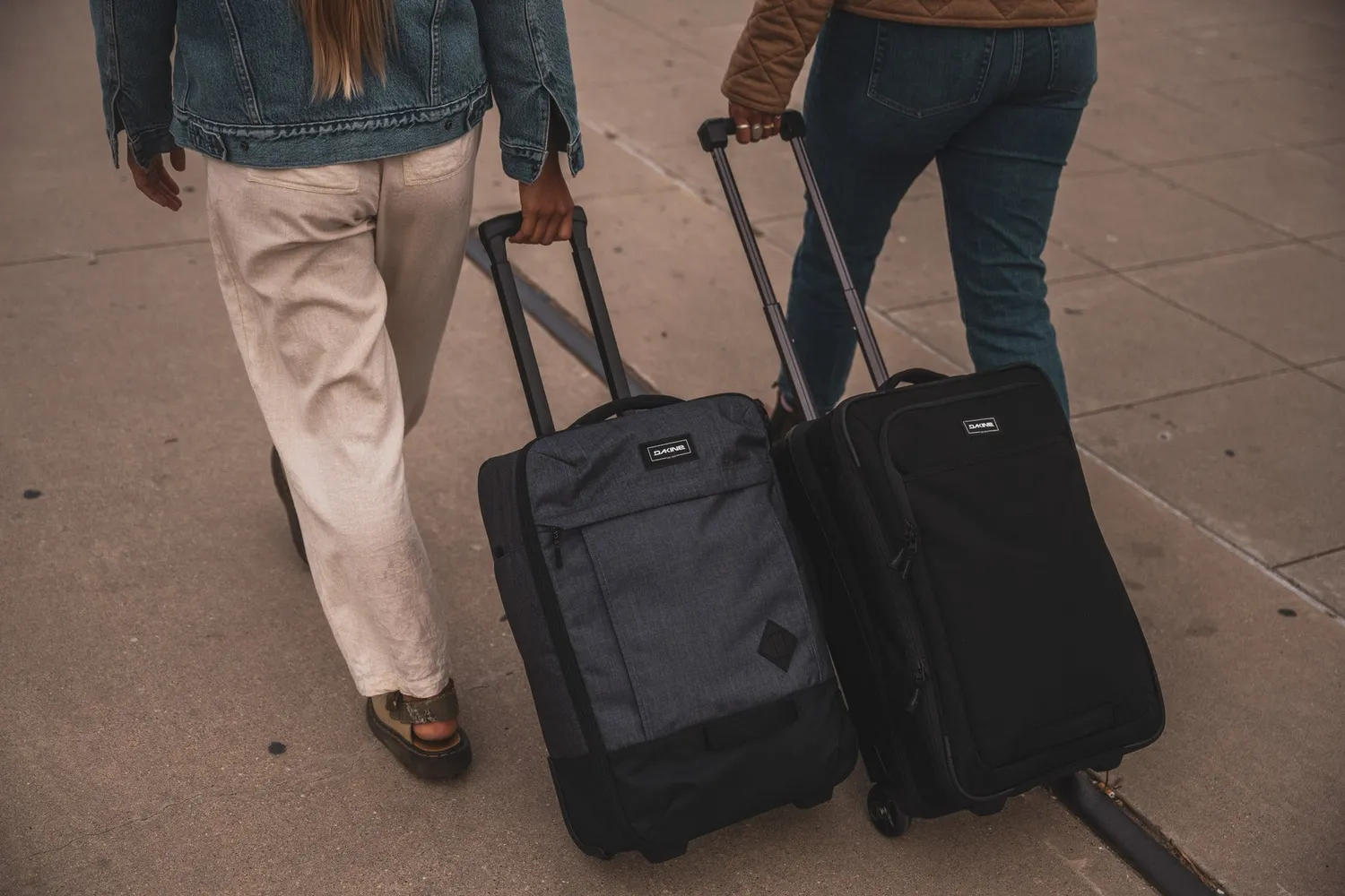 Dakine 365 Carry On Roller kabinekuffert 40L sort med TSA-lås
