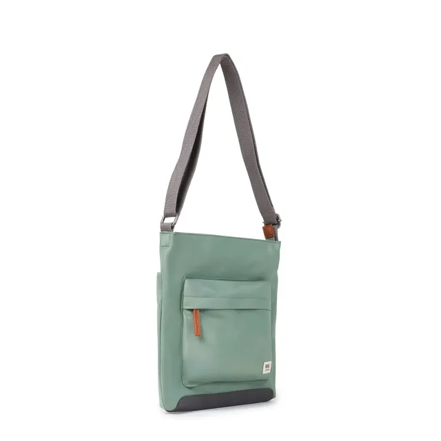 Roka Kennington skuldertaske Frost Medium nylon