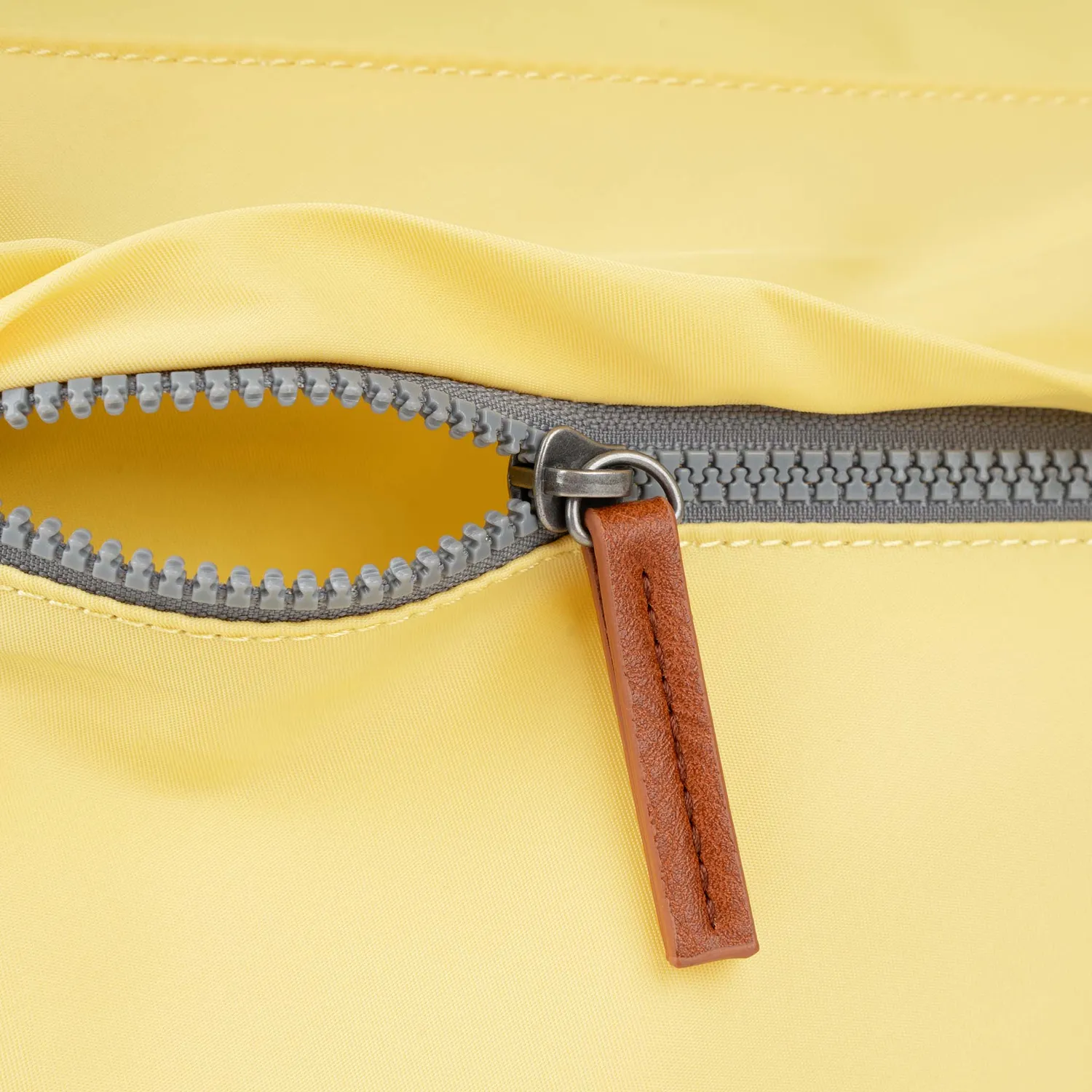 Roka London Kennington crossbody taske citron medium
