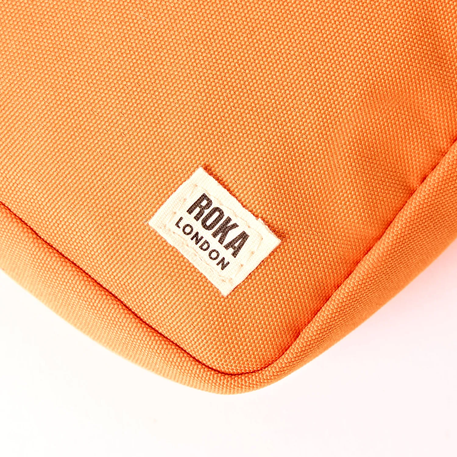 Roka London Bond Pocket crossbody taske Small jaffa orange vejrbestandig