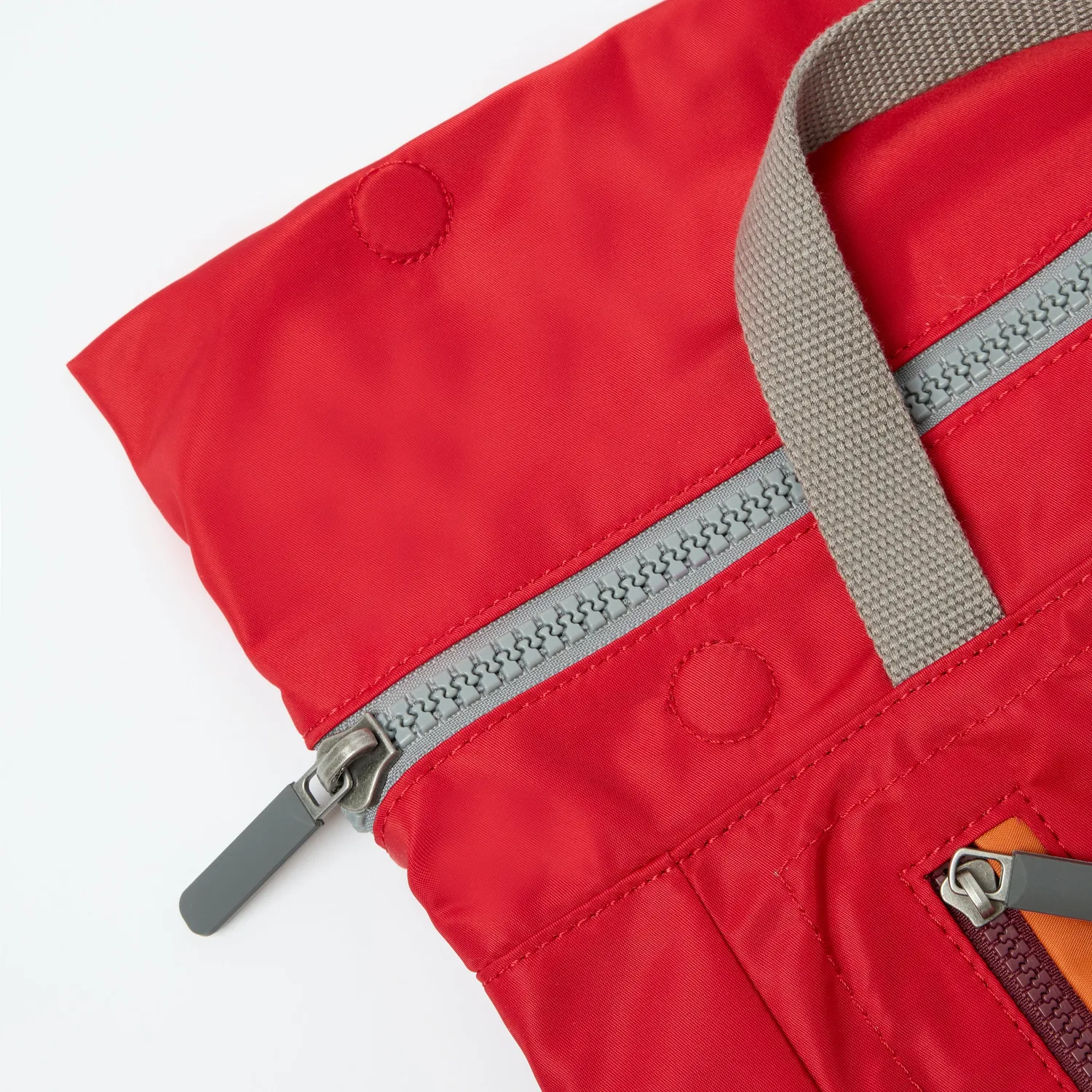 Roka London Camden J rygsæk Medium rødstribet 14,5L