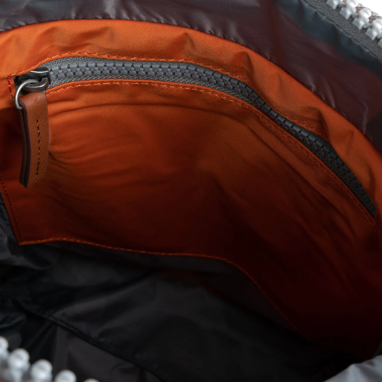 Roka London Canfield rygsæk Medium burnt orange roll-top