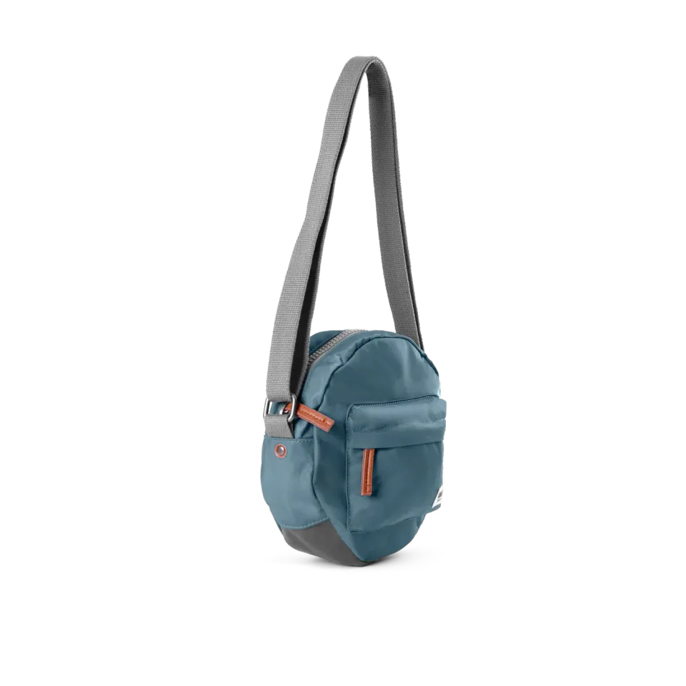 Roka London Paddington Small crossbody Airforce rund