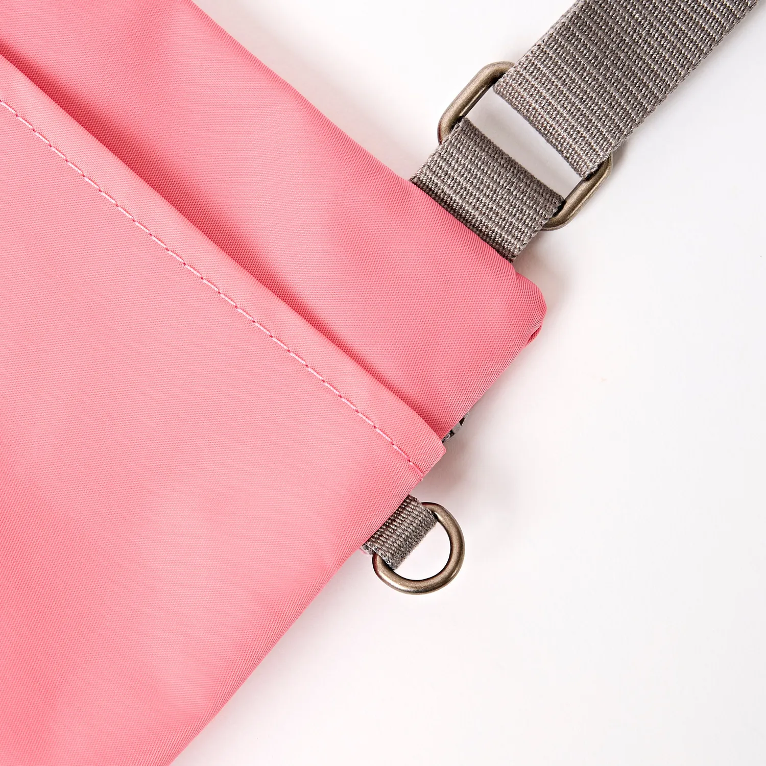 Roka London Chelsea B Medium crossbody taske Pink Lemonade 0,6 L