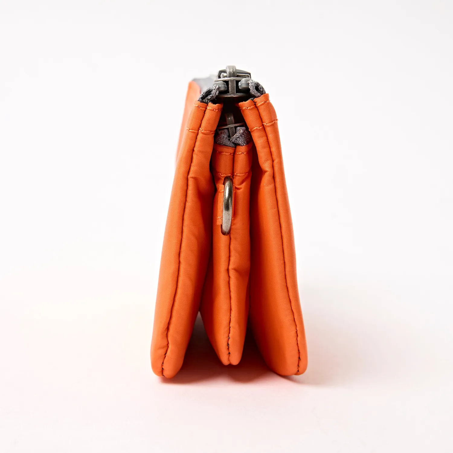 Roka London Carnaby Tangerine pung Small 0,2 liter nylon