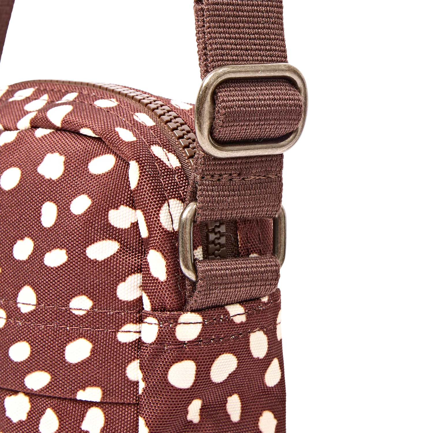 Roka London Bond crossbody taske Small Brown Dot polstret