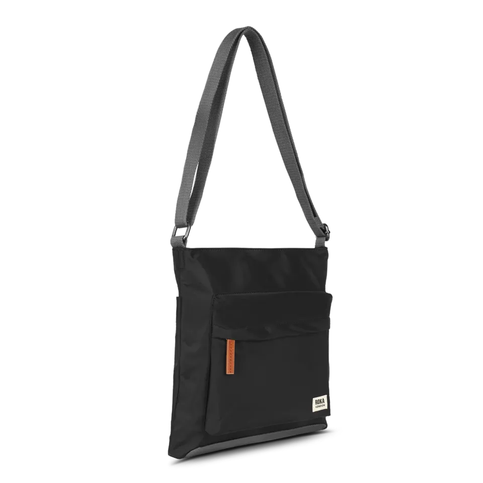 Roka London Kennington Medium crossbodytaske sort