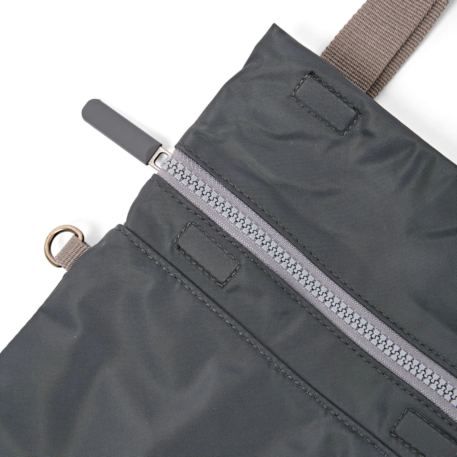 Roka London Stratford crossbody taske Small Beluga rolluk