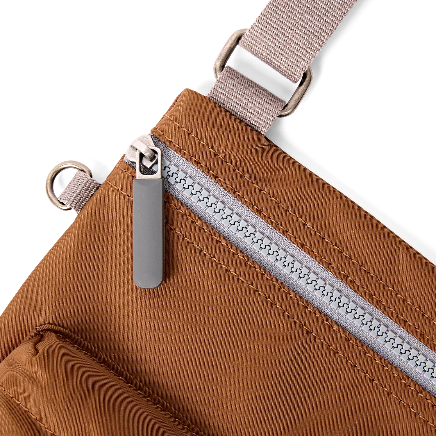 Roka London Chelsea crossbody taske Medium beige 0,6 liter