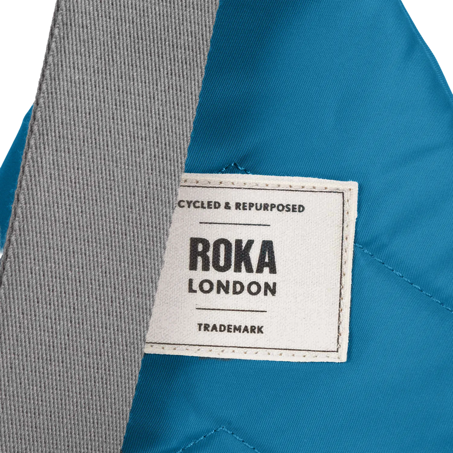 Roka London Willesden crossbody taske marine large 5 liter