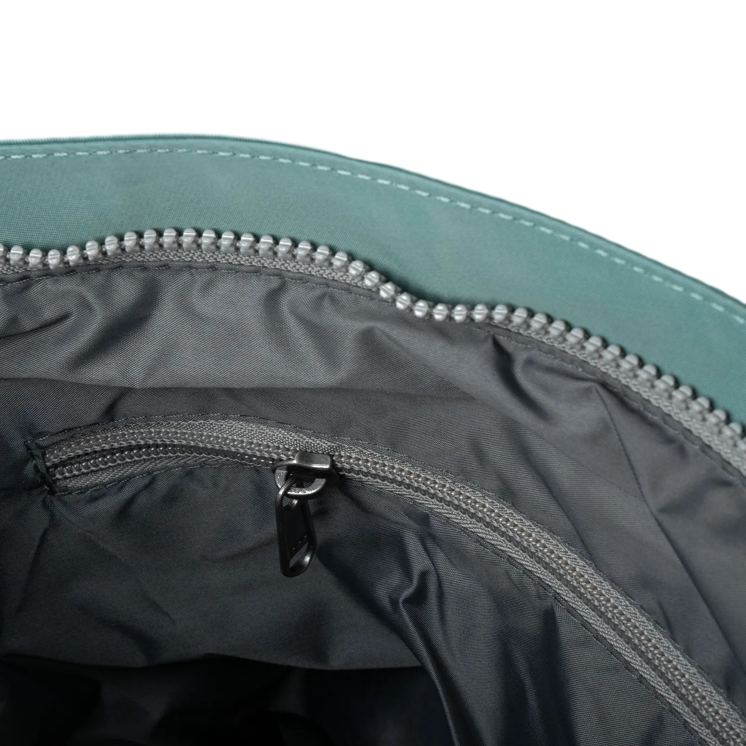 Roka London Kennington skuldertaske Sage Medium vegansk