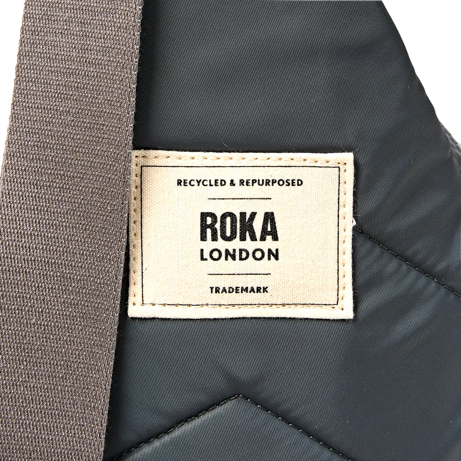 Roka London Willesden crossbody taske Large Beluga 5 liter