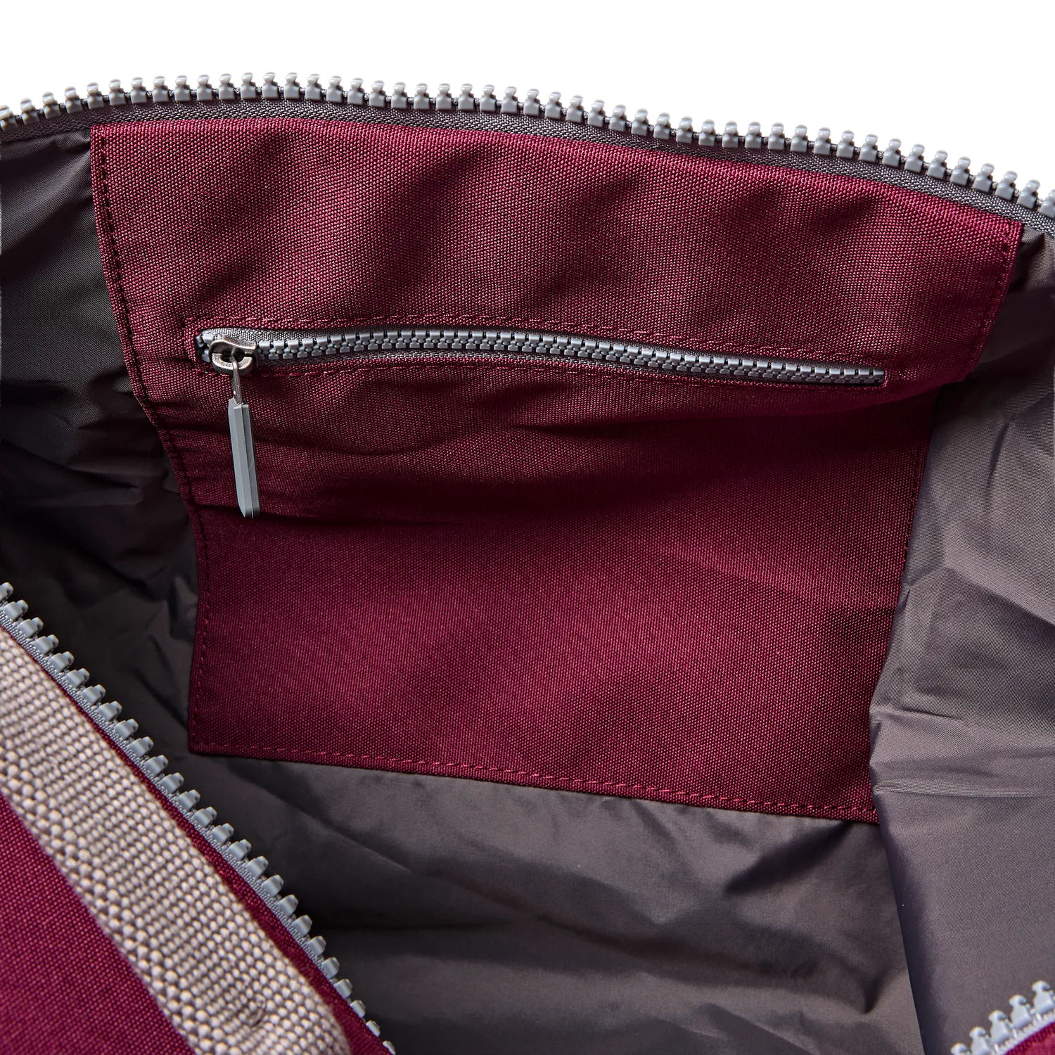 Roka London Heathrow duffel Large Cherry genbrugscanvas