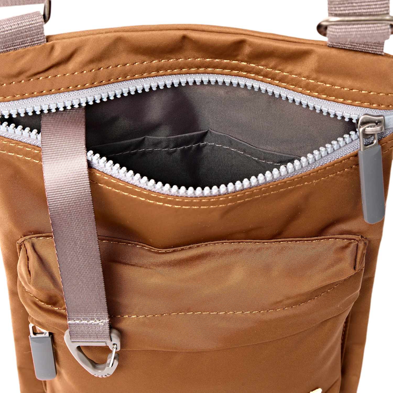 Roka London Chelsea crossbody taske Medium beige 0,6 liter