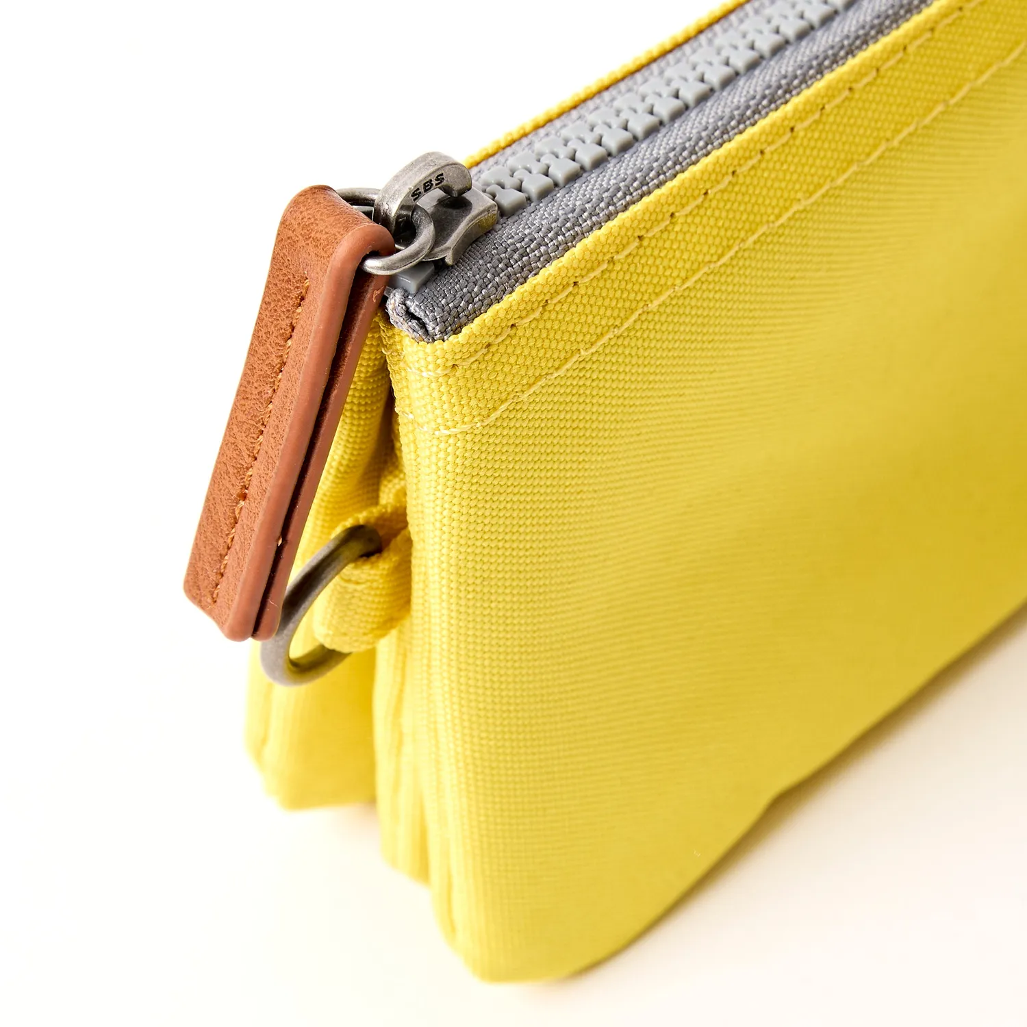 Roka London Carnaby Small pung passion fruit 0,2 liter