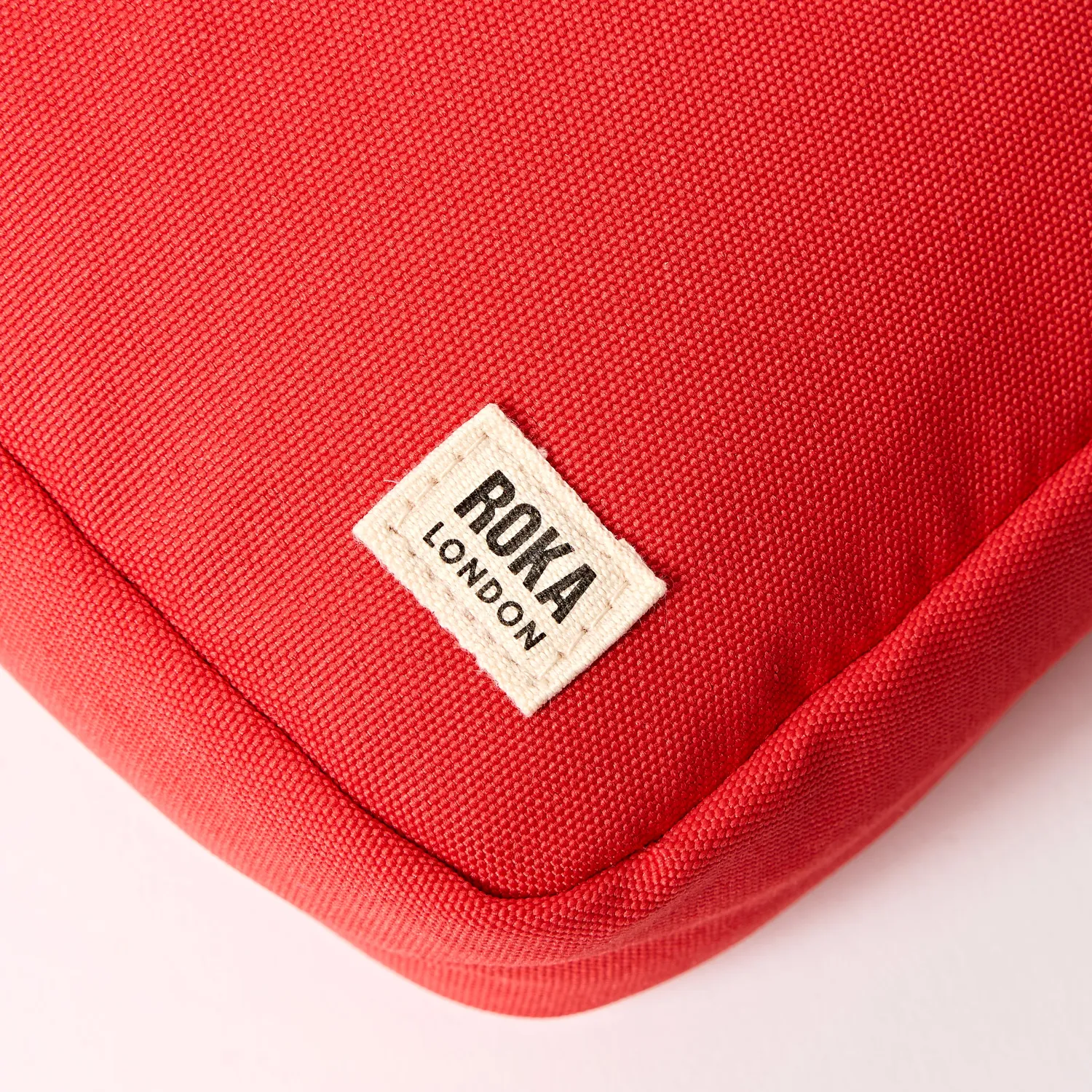 Roka London Bond crossbody skuldertaske scarlet 1,5 liter