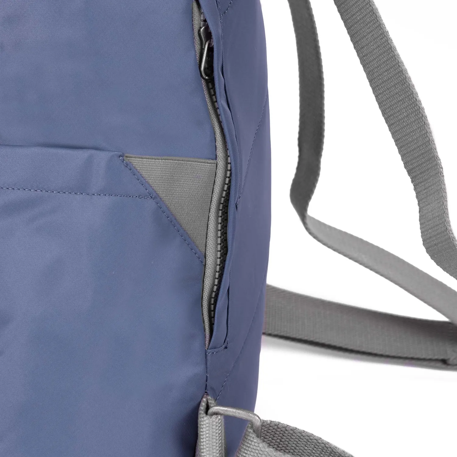Roka London Canfield Airforce rygsæk medium 16,4 liter